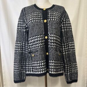 Tahari Black and White Knit Sweater. Size Large. Good Condition.